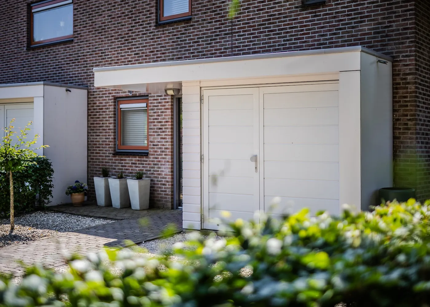 Projecten_VijfgaragedeureninZeewolde2_1400x1000