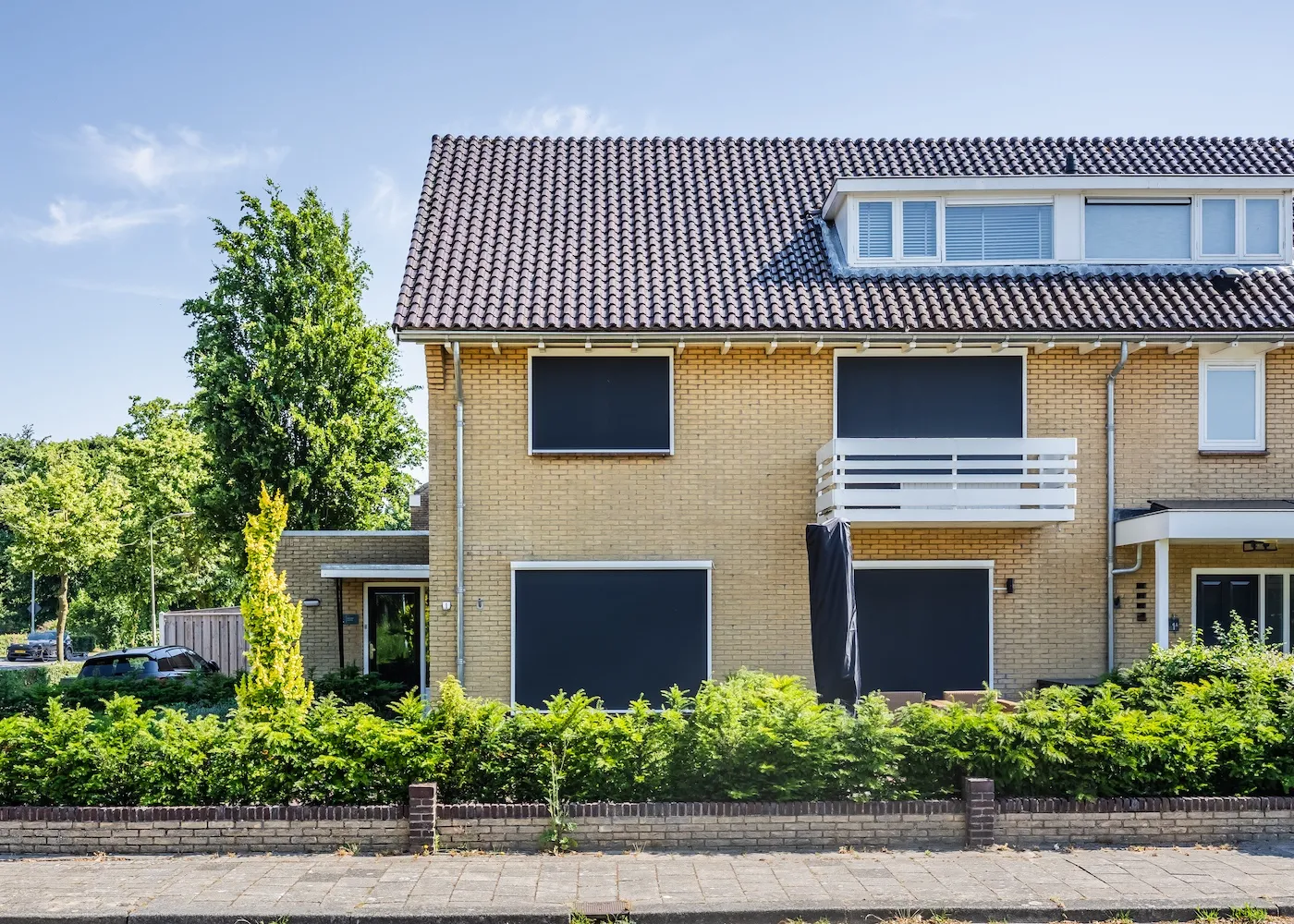 Projecten_Zonweringengaragedeurvoorvasteopdrachtgever3_1400x1000